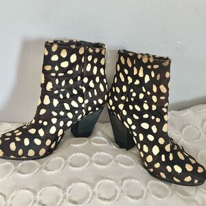 Vince Camuto Animal Cow Skin Real Cow hair Fur Bootie Brown with Cream Size 6/36